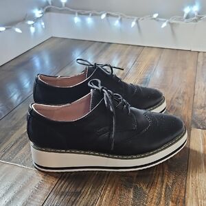 Dadawen Women's Black Platform Oxfords....